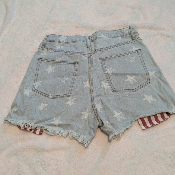 Easel Light Blue Star Patterned Jean Shorts Size Large - Picture 3 of 4